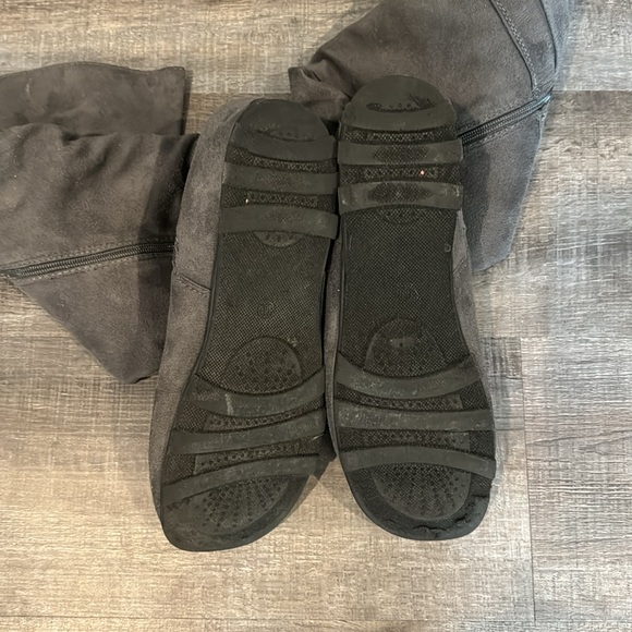 Maurices gray suede flat boots size 10 - Picture 5 of 5